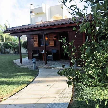 Aliki Guest House Aigio Eksteriør billede